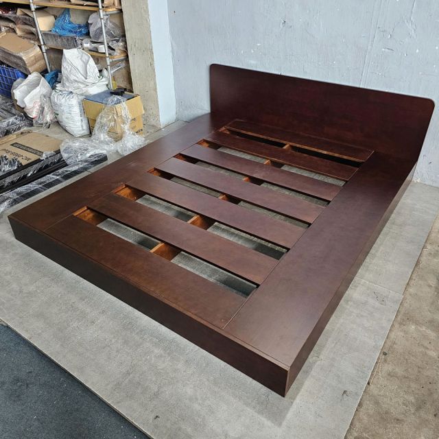 Giường ngủ bo viền gỗ cao su khung sắt lắp ráp GN68030