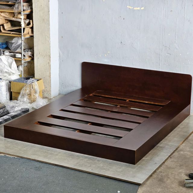 Giường ngủ bo viền gỗ cao su khung sắt lắp ráp GN68030
