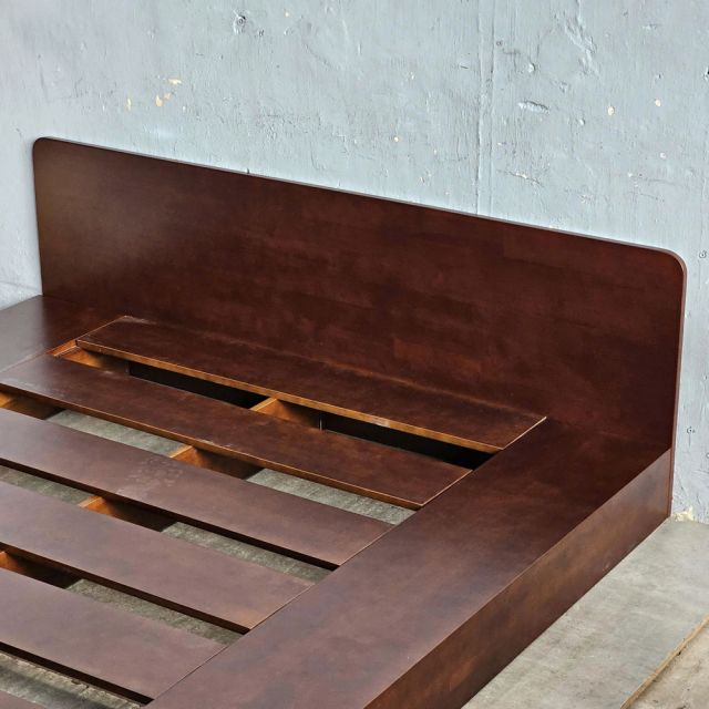 Giường ngủ bo viền gỗ cao su khung sắt lắp ráp GN68030