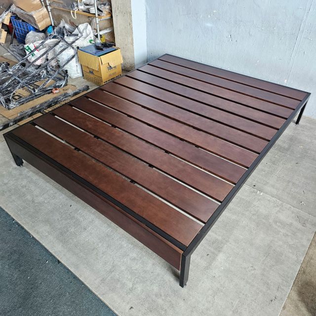 Giường ngủ đôi đơn giản gỗ cao su 160x200cm GN68034