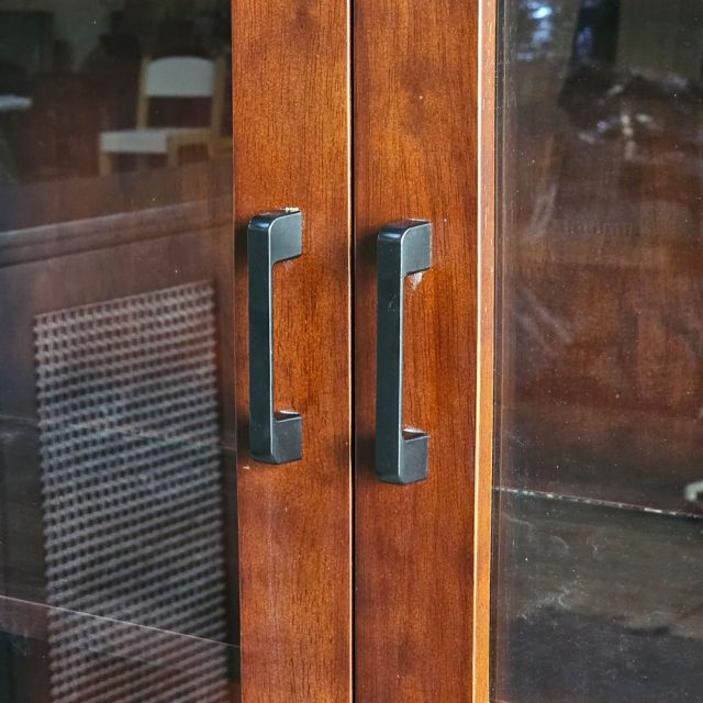 Tủ sách cửa kính 110x35x200cm gỗ cao su KS68353