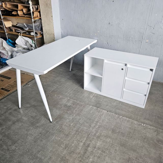 Bàn giám đốc có tủ 140x60cm gỗ cao su BGD68082