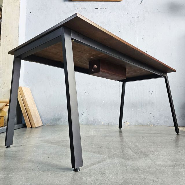 Bàn họp nhỏ 160x80cm gỗ cao su hệ Aton HBAT028