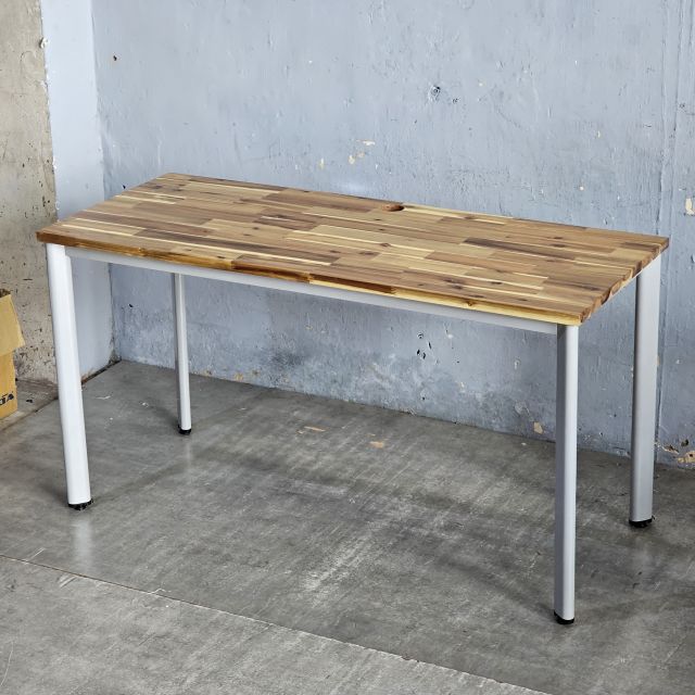 Bàn làm việc 140x60cm gỗ tràm hệ Oval HBOV052