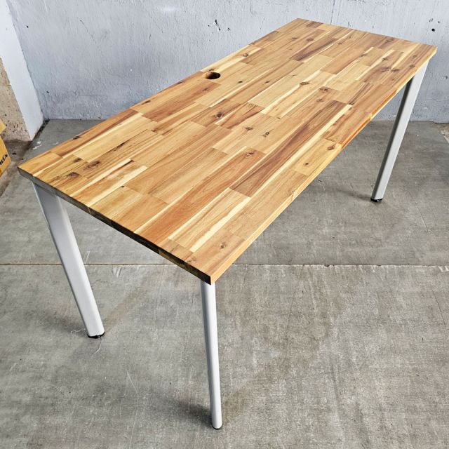 Bàn làm việc 140x60cm gỗ tràm hệ Oval HBOV052