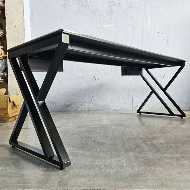 Bàn làm việc có hộp điện 200x70cm gỗ tràm ZD031