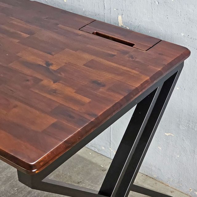 Bàn làm việc có hộp điện 180x80cm gỗ tràm ZD033