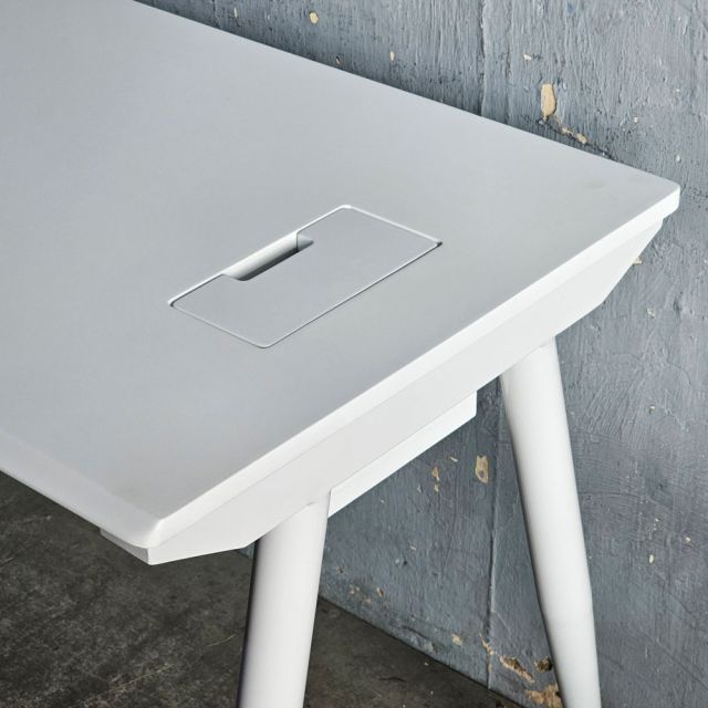 Bàn giám đốc có tủ 140x60cm gỗ cao su BGD68082