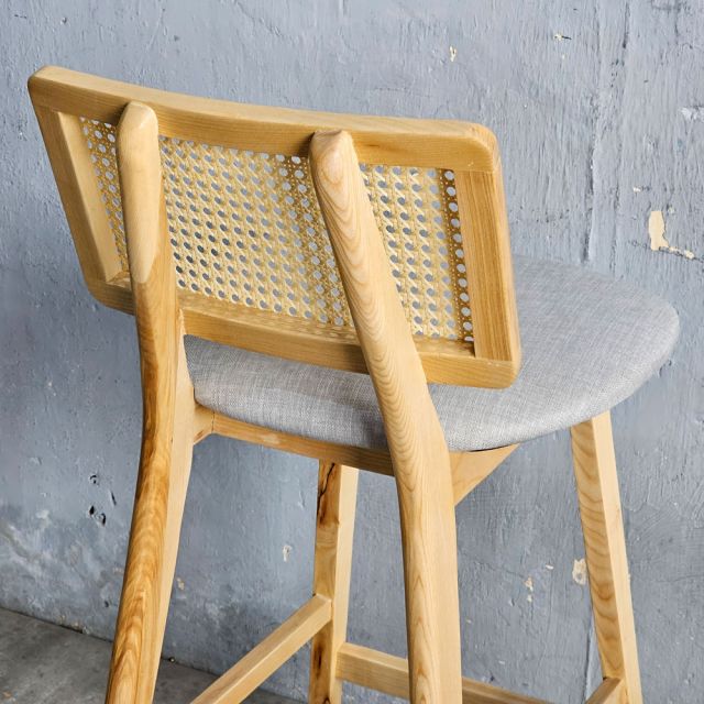 Ghế bar CH301 lưng lưới mây bọc vải gỗ Ash GBSK035