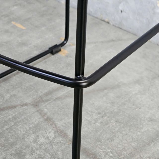 Ghế bar VERTI lưng nhựa chân sắt ST3031B