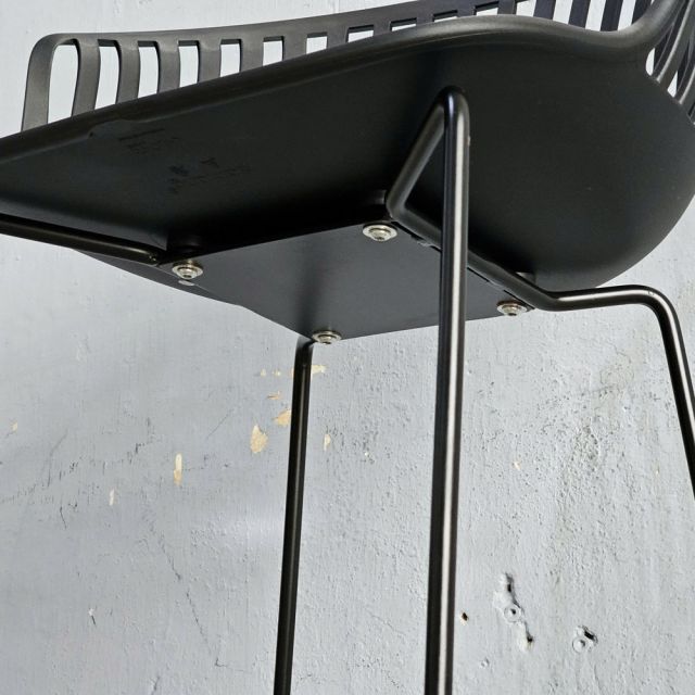 Ghế bar VERTI lưng nhựa chân sắt ST3031B