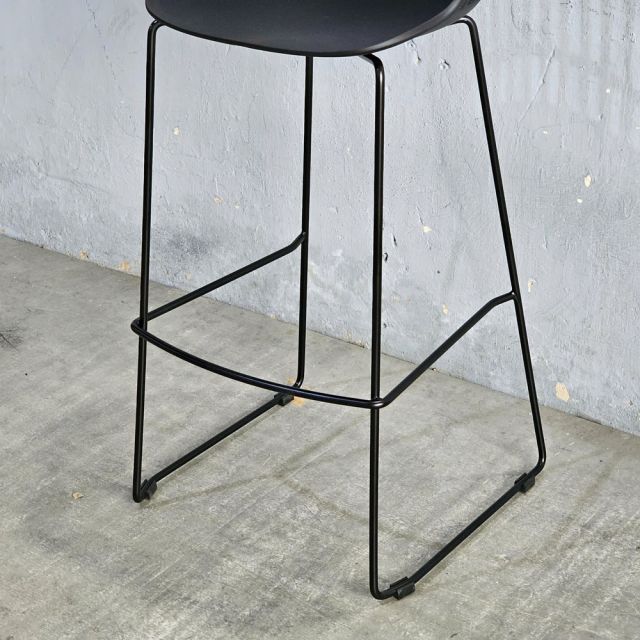 Ghế bar VERTI lưng nhựa chân sắt ST3031B