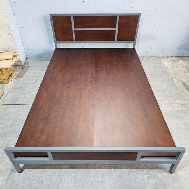 Giường ngủ lắp ráp 140x200x80cm gỗ cao su GN68056