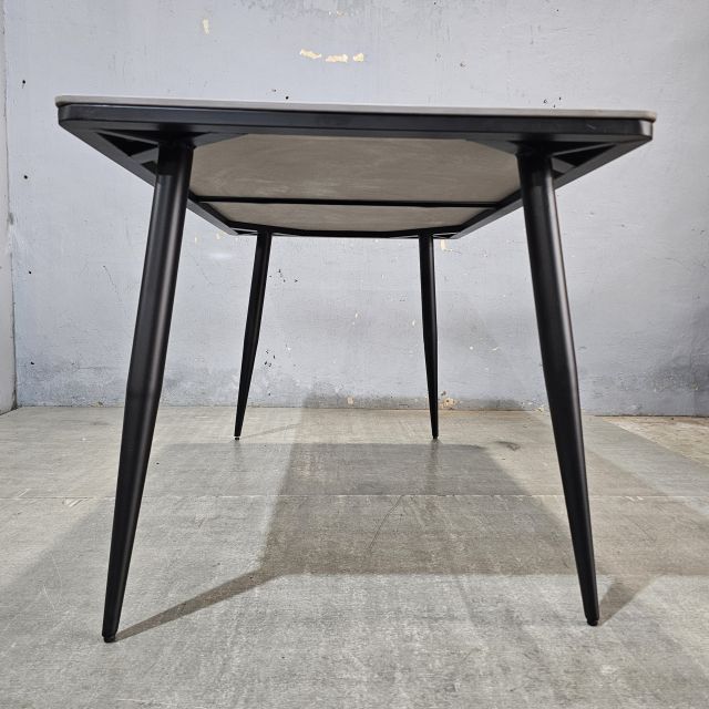 Bàn ăn Doris 140x80cm mặt ceramic chân sắt côn BA68056