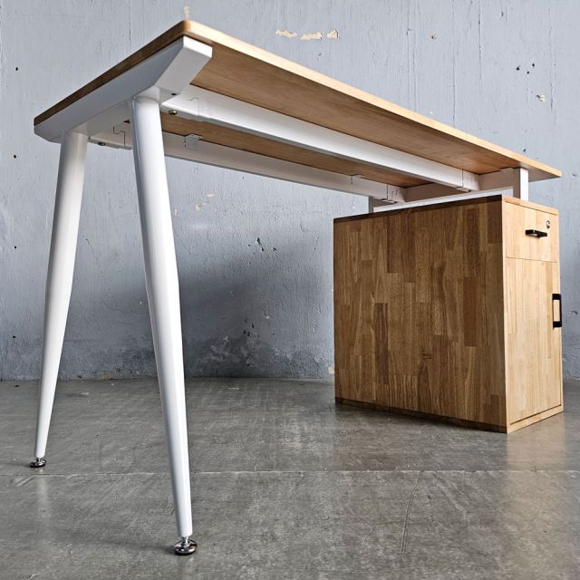 Bàn làm việc gác tủ 140x60cm gỗ cao su hệ CONE HBCO066