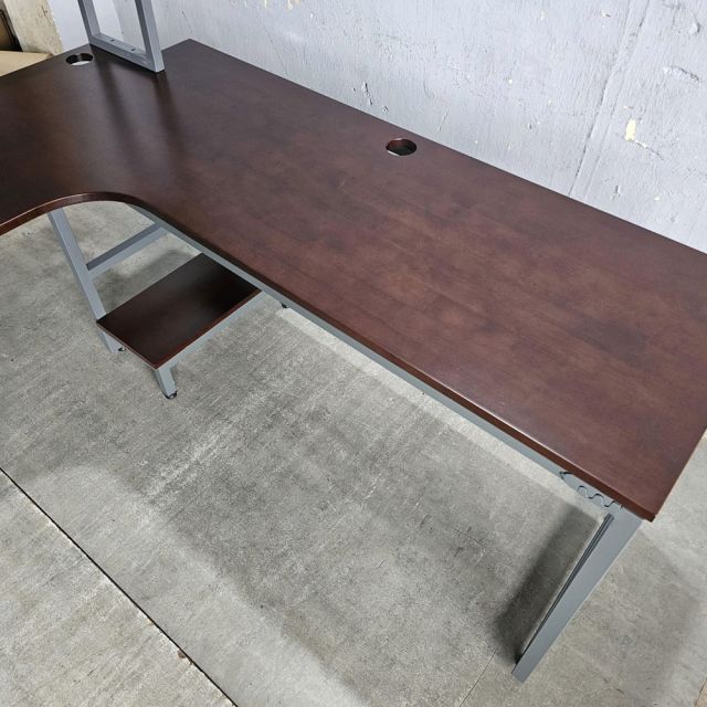 Bàn làm việc góc L 140x50x75cm gỗ cao su khung sắt CD68043