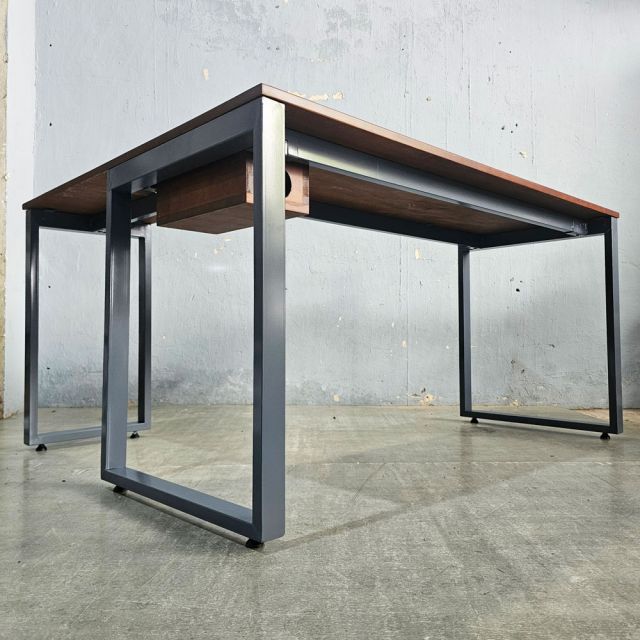 Bàn góc L có hộp điện 150x120cm gỗ cao su ZD034