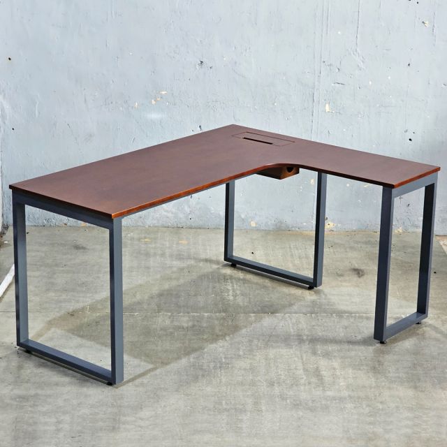 Bàn góc L có hộp điện 150x120cm gỗ cao su ZD034