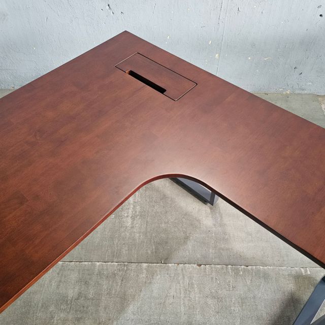 Bàn góc L có hộp điện 150x120cm gỗ cao su ZD034