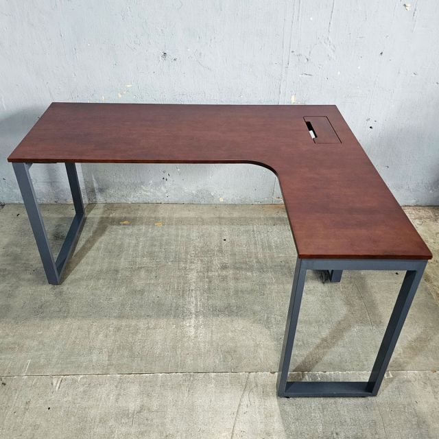 Bàn góc L có hộp điện 150x120cm gỗ cao su ZD034