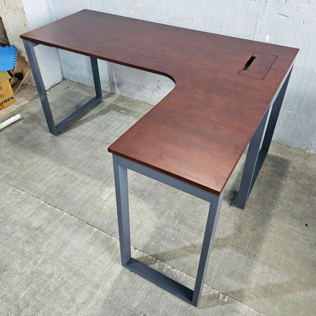 Bàn góc L có hộp điện 150x120cm gỗ cao su ZD034