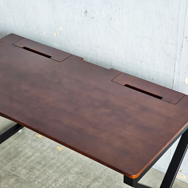 Bàn làm việc có hộp điện 140x70cm gỗ cao su hệ XConcept HBXC060