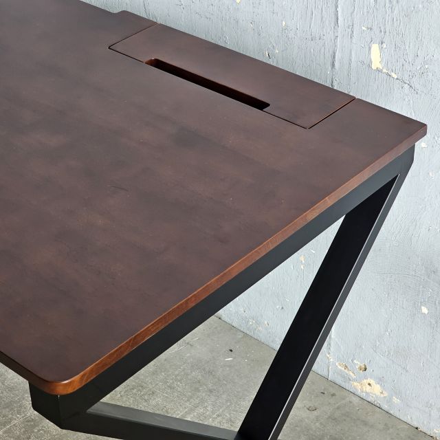 Bàn làm việc có hộp điện 140x70cm gỗ cao su hệ XConcept HBXC060