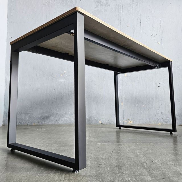 Bàn làm việc 140x70cm gỗ Plywood melamin màu bê tông hệ Rectang HBRT046