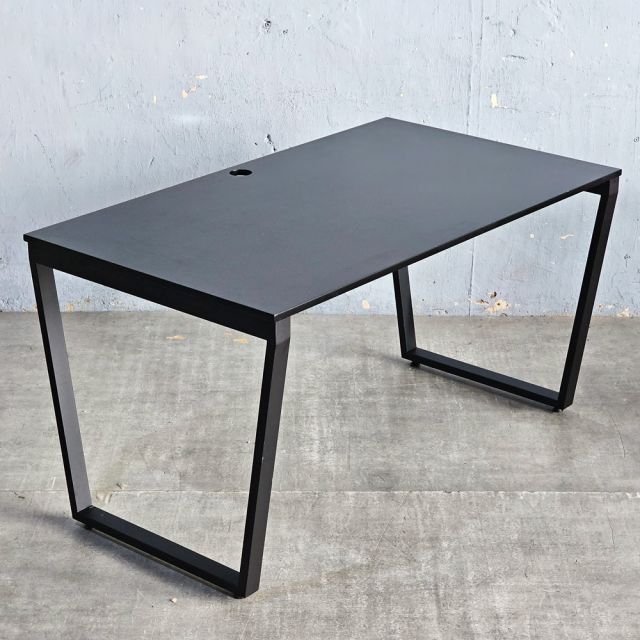 Bàn làm việc 140x80cm gỗ cao su hệ Trapez HBTC052