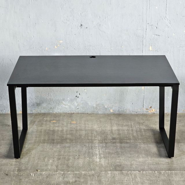 Bàn làm việc 140x80cm gỗ cao su hệ Trapez HBTC052