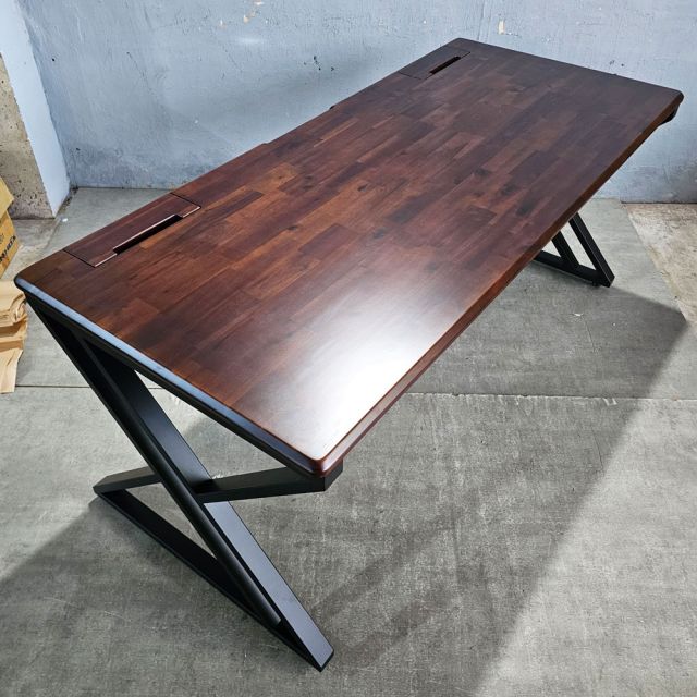 Bàn làm việc có hộp điện 180x80cm gỗ tràm ZD033