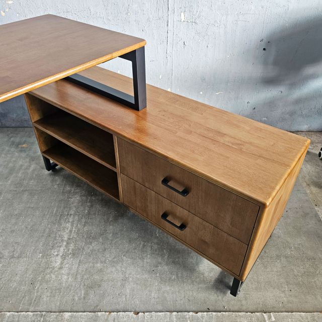 Bàn giám đốc chân bàn gác tủ gỗ cao su chân sắt BGD68063