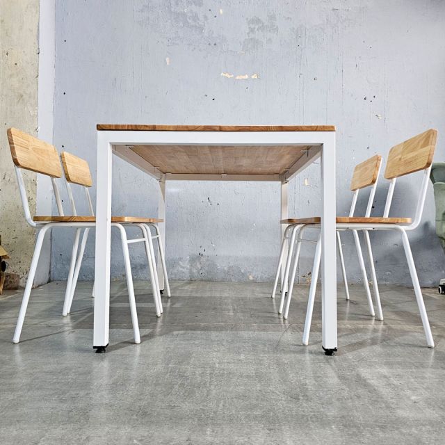 Combo bộ bàn ăn đơn giản và 4 ghế gỗ cao su chân sắt CBBA136