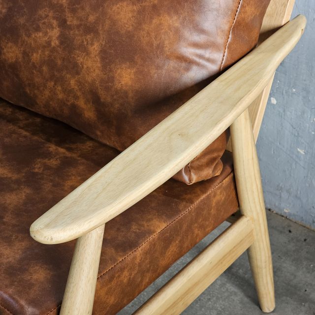 Ghế sofa đôi nệm da Si chân tiện gỗ cao su SFB68110