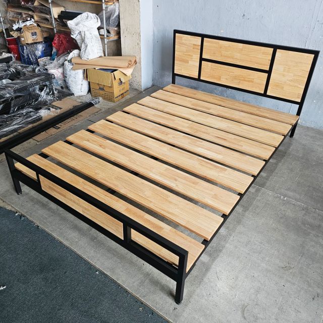 Giường ngủ lắp ráp 140x200cm gỗ cao su GN68052