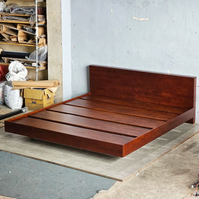 Giường ngủ gỗ cao su khung sắt lắp