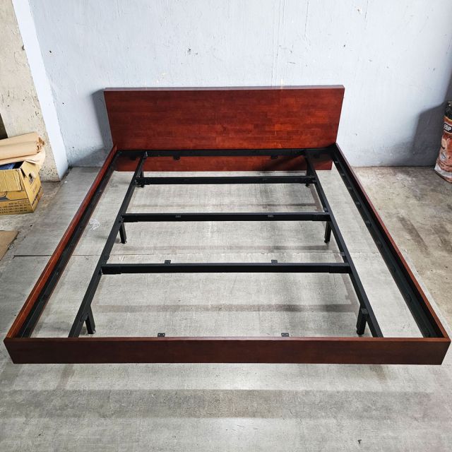 Giường ngủ gỗ cao su khung sắt lắp