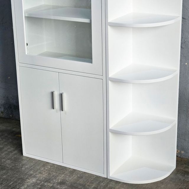 Kệ tủ góc tường cửa kính 90x30x180cm gỗ cao su KGT68054