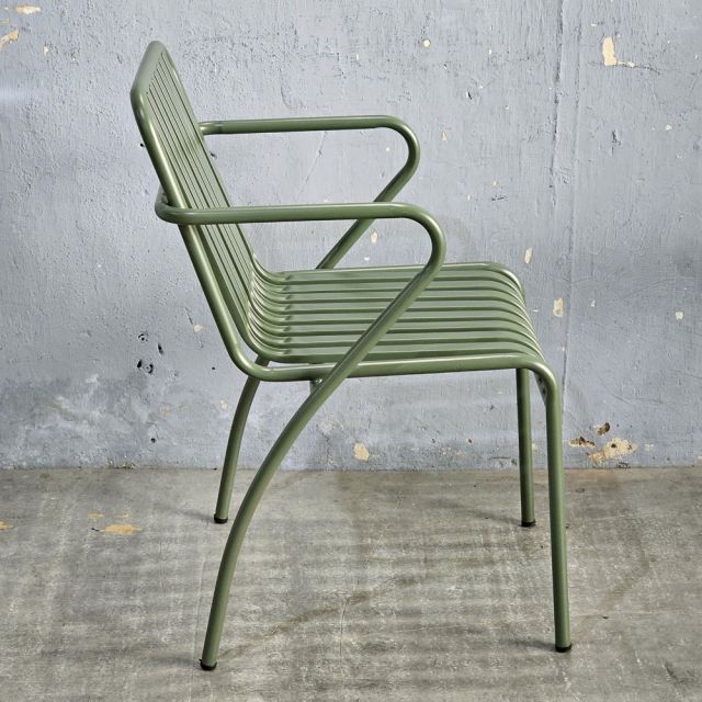 Ghế sắt ngoài trời có tay tựa GNT004