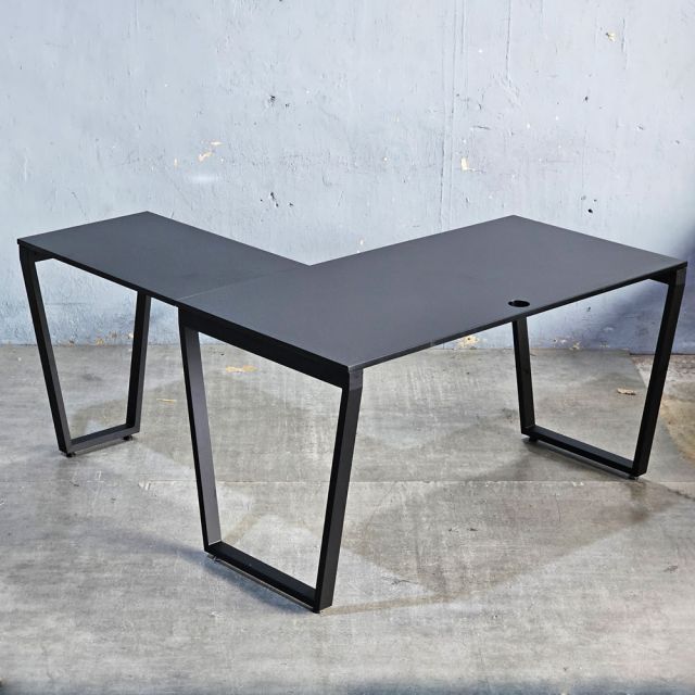 Bàn chữ L 140x150cm gỗ cao su hệ Trapez HBTC053