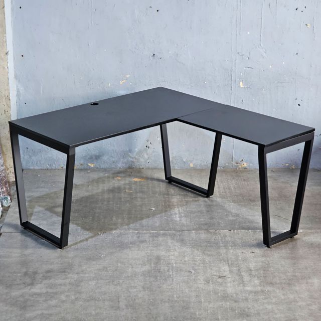 Bàn chữ L 140x150cm gỗ cao su hệ Trapez HBTC053