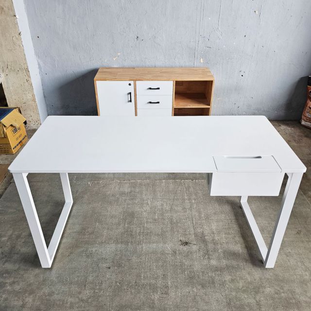 Bàn làm việc có tủ di động 140x60cm gỗ cao su hệ Rectang HBRT127
