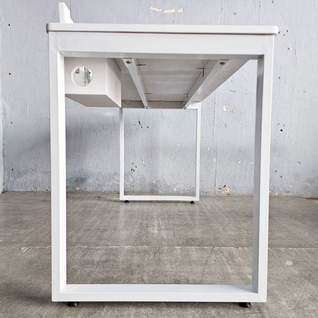 Bàn làm việc có hộp điện 140x60cm gỗ cao su ZD035