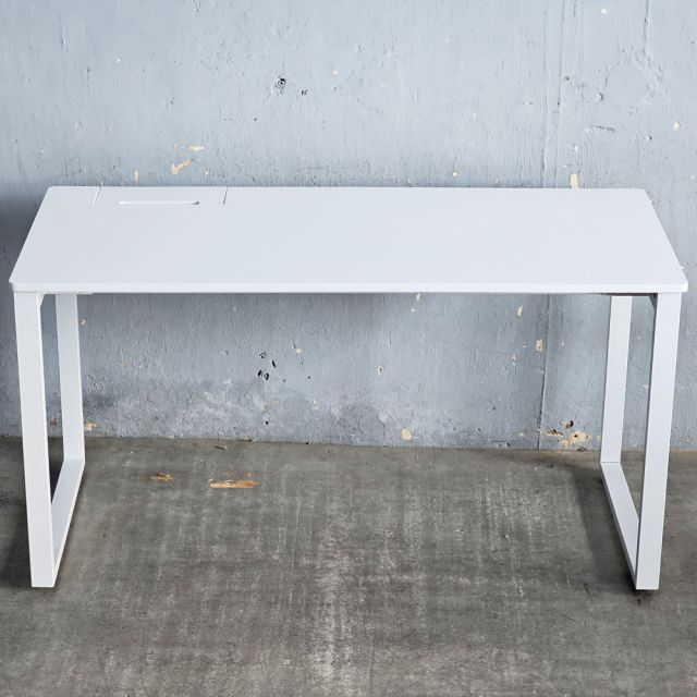 Bàn làm việc có hộp điện 140x60cm gỗ cao su ZD035