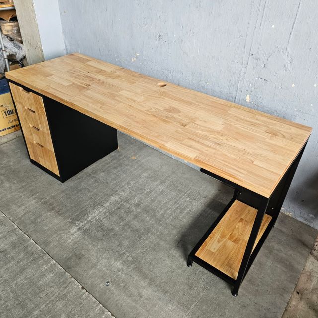 Bàn máy tính 180x60cm gỗ cao su chạy viền dày 34mm CD68044