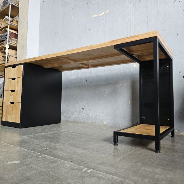 Bàn máy tính 180x60cm gỗ cao su chạy viền dày 34mm CD68044