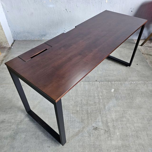 Bàn làm việc có hộp điện 160x60cm gỗ cao su chân sắt Hệ Rectang HBRT127