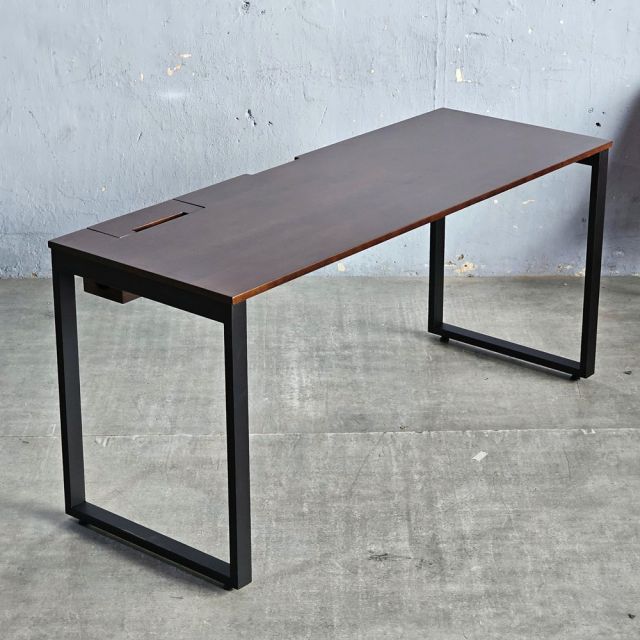 Bàn làm việc có hộp điện 160x60cm gỗ cao su chân sắt Hệ Rectang HBRT127