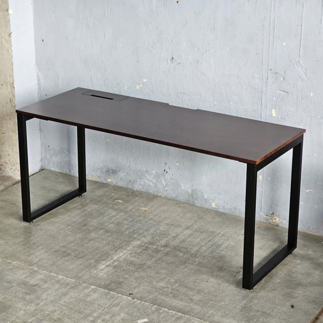 Bàn làm việc có hộp điện 160x60cm gỗ cao su chân sắt Hệ Rectang HBRT127