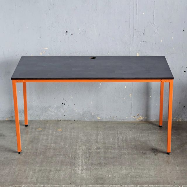 Bàn làm việc 140x60cm gỗ cao su chân sắt Hệ Minimal HBMN051